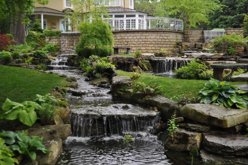 paysagiste-BARGEMON-min_landscaping-rock-louisville-ky-traditional-landscape-and-boulders-brick-wall-bushes-grass-koi-law